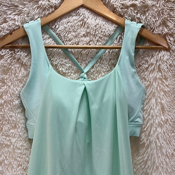 Lululemon athletica top size 10 w/ build in bra & removable cup inserts - Picture 7 of 17